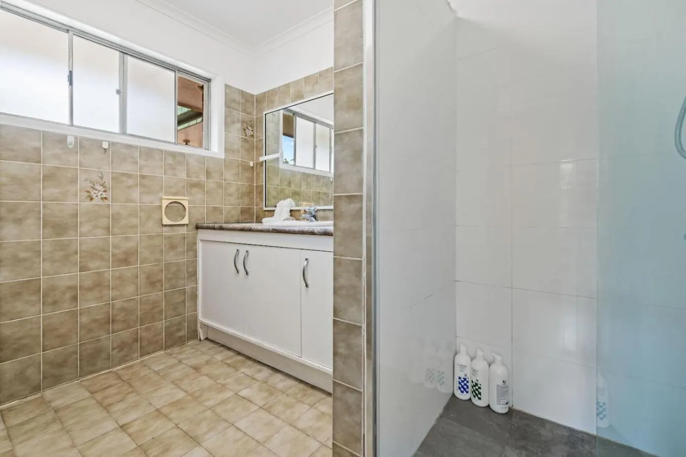 1Mins To Pinelands Plaza 4Br Chic Family Retreat Australia