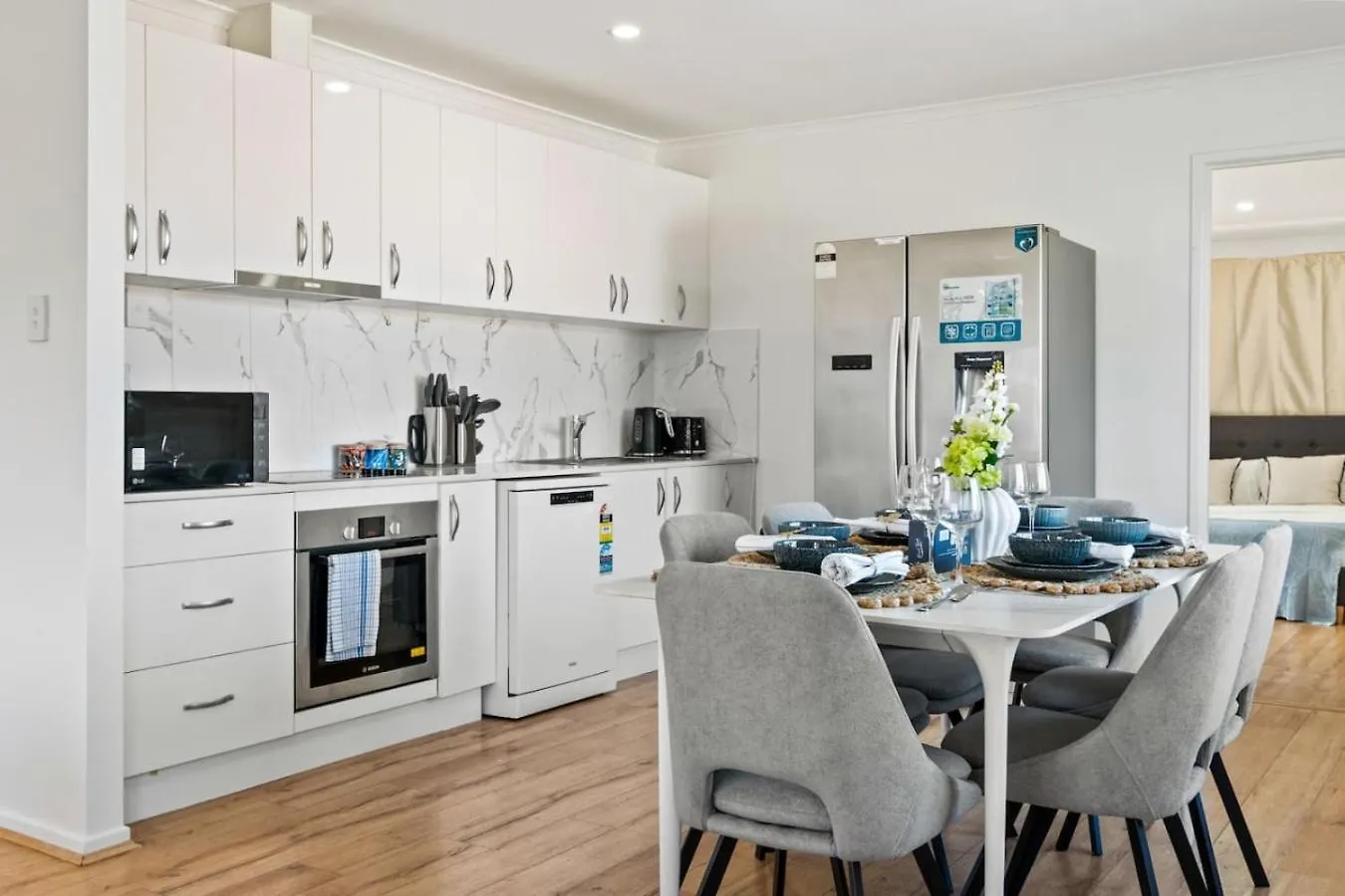 Holiday home 1Mins To Pinelands Plaza 4Br Chic Family Retreat