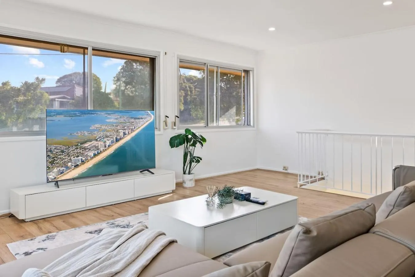 1Mins To Pinelands Plaza 4Br Chic Family Retreat Holiday home
